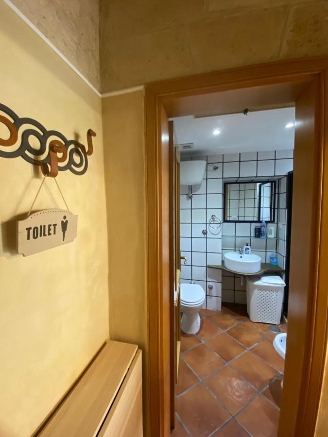 Dimora In Centro Bed & Breakfast Trani Bagian luar foto